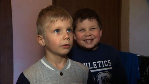 Шестилетний герой из Польши словил выпавшего из окна ребёнка