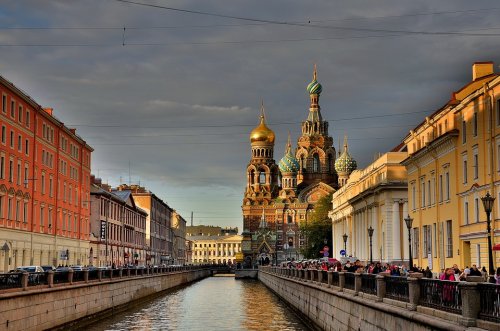 В Петербурге планируют поднять среднюю зарплату до 100 тысяч рублей