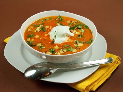 Врачи России рекомендуют есть горячий овощной суп
