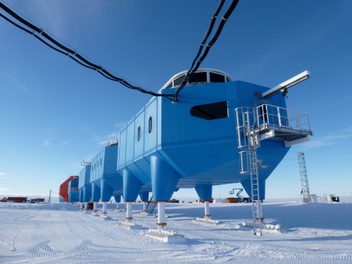 Большой Антарктический ледовый шельф, где находится исследовательская станция Великобритании, вот-вот развалится