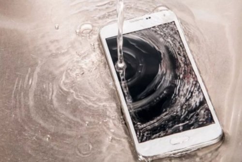 В Москве девушка умерла в ванной из-за смартфона 