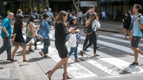 Ученые:  пешеходы на пешеходных переходах  следуют процессу Леви ходьбы