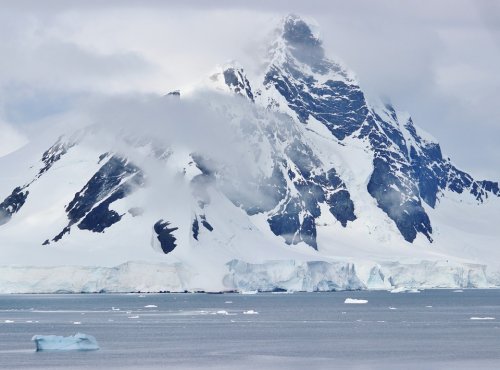 Климатологи обнаружили гигантские скопления метана в Антарктиде