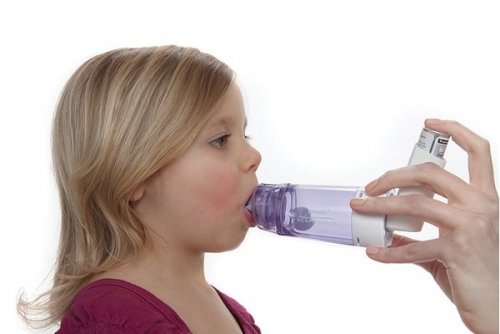 Специалисты рассказала об ошибках в технике использования ингалятора у детей с астмой