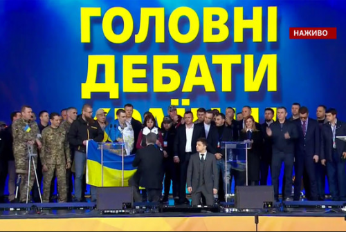 «Наконец закончились!» - в Украине завершились дебаты: «Кандидаты стояли на коленях»