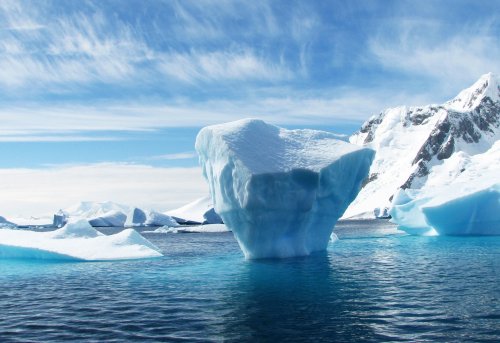 Ледяной покров Гренландии теряют свою массу в шесть раз быстрее