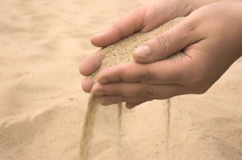 Сухой песок может пузыриться и кружиться, как жидкость