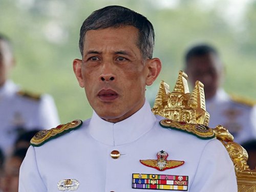 ﻿Король Таиланда  объявил свою супругу королевой