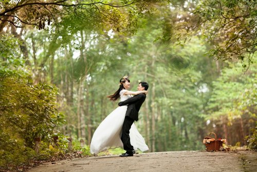 Япония в свадебном окружении: как встретили первый день новой эпохи влюбленные