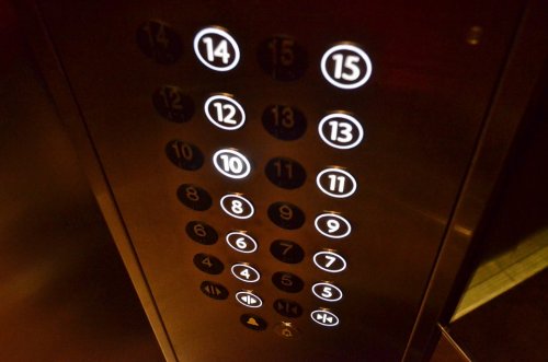 Британка провела двое суток в сломанном лифте