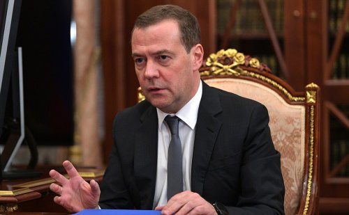 Медведев раскритиковал чиновников в связи с разгильдяйством