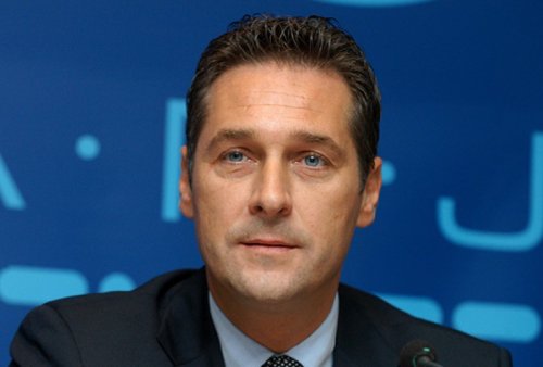 Вице-канцлер Австрии после скандала с россиянкой подал в отставку