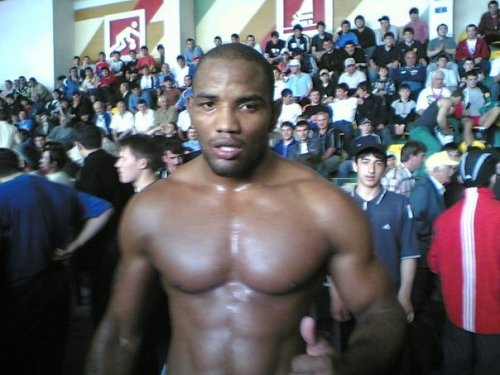 Кубинский боец UFC отсудил $27 млн у производителя пищевых добавок