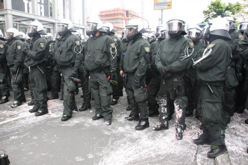 Полицейские пострадали в результате бунта мигрантов в Германии