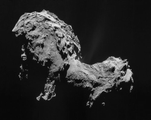 На снимках кометы 67P/Чурюмова — Герасименко обнаружен гигантский скелет инопланетянина