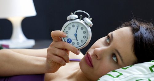 Эксперты: Сон при свете вызывает у женщин увеличение веса