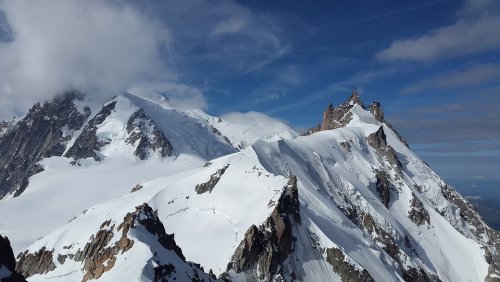На Эвересте открыли самые высокие метеостанции в мире