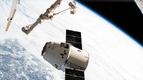 Dragon доставит новую аккумуляторную батарею на МКС в декабре
