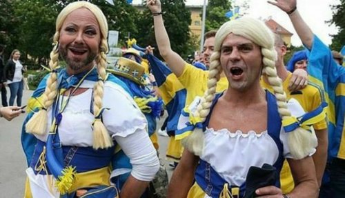 Украинские националисты против: В Киеве радикалы вновь перекрыли путь гей-параду