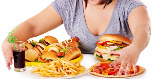 Ученые поведали, почему переедание и недоедание вредно для мозга