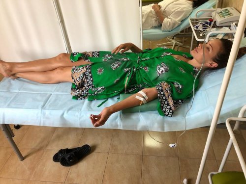 «Вирус Алибасова»: Эвелина Бледанс лежит под капельницей