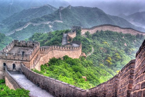 Рабочие при реанимации Великой Китайской стены не пользуются новыми технологиями