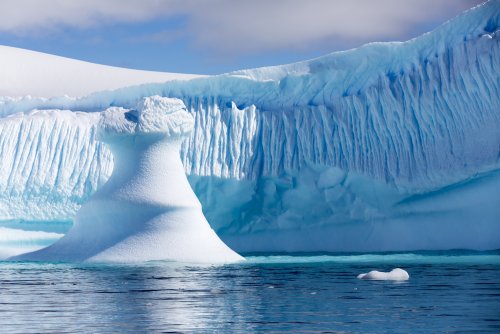 «Антарктида станет ненастоящей?»: Климатологи предложили засыпать тающие ледники искусственным снегом