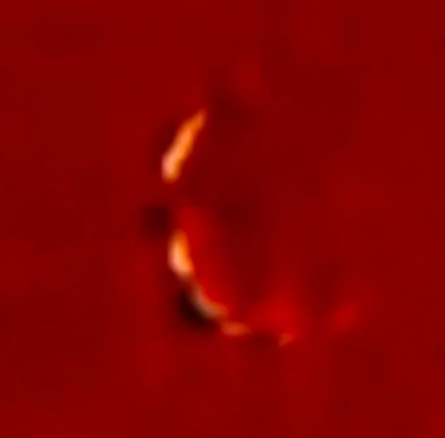 Телескопы НАСА засекли гигантское НЛО возле Солнца