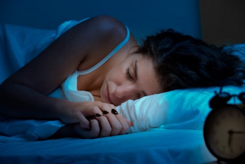 Эксперты определили, почему женщинам чаще снятся интимные сны