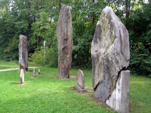 Археологи обнаружили на юге Швейцарии шесть каменных стел эпохи неолита