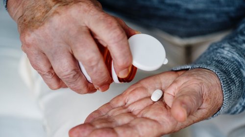 Кардиологи не советуют принимать аспирин людям старше 70 лет