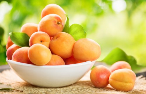 «Ягоды могут принести вред»: Абрикос стал самым полезным фруктом лета – Медики