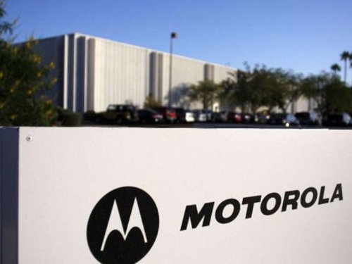 Новый телефон Motorola будет оснащен скрытой камерой