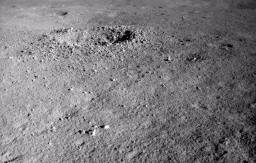 На тёмной стороне Луны найдено неопознанное вещество