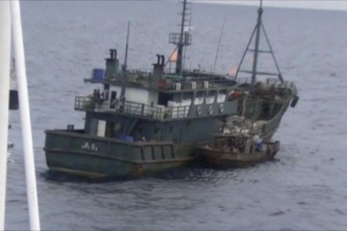 Японская морская инспекция потопила своим судном северокорейскую шхуну