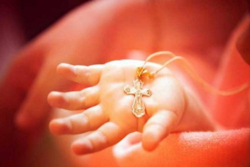 В Кургане священник отказался крестить ребёнка: Малышку прооперируют в Петербурге
