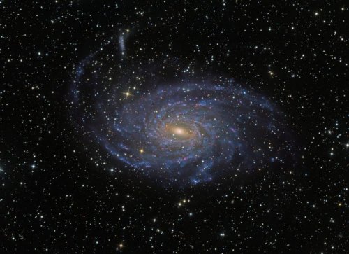 «Это фабрика загадочных звёзд»: Окраина Вселенной содержит удивительную пыльную галактику – Учёные
