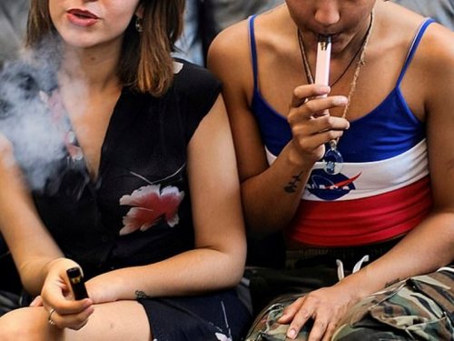 В США возраст покупки электронных сигарет поднимут до 21 года