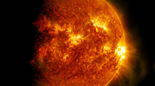 NASA не понимает, что происходит: На Солнце начались удивительные магнитные взрывы
