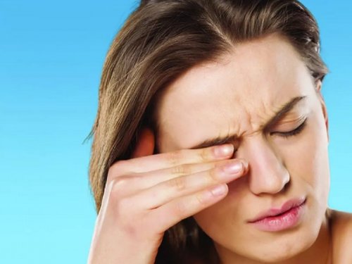 Медики предупредили, что за дёрганием глаза могут стоять 5 опасных причин