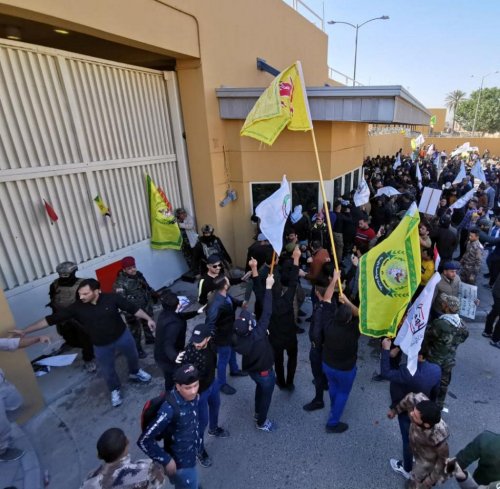 В Ираке сторонники «Катаиб Хезболлы» начали штурм посольства США
