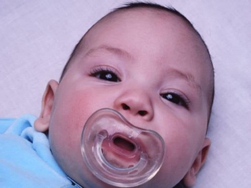 Врачи рекомендуют родителям  проверить слух у младенцев