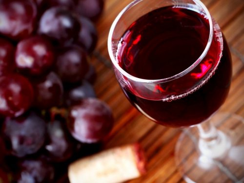 Красное вино является очень эффективным против гипертонии – Медики
