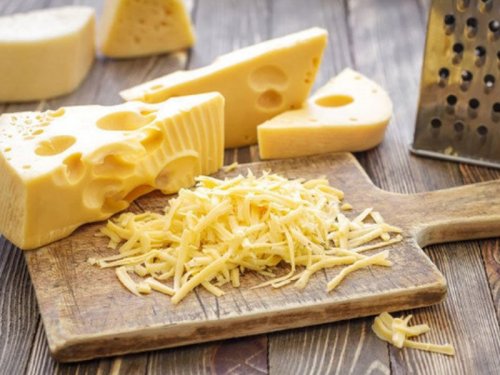 Британские диетологи рекомендуют каждый день есть немного сыра