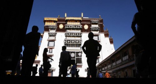 Тибетцы возмущены  намерением Пекина закрыть резиденцию Далай-ламы на фоне вспышки коронавируса