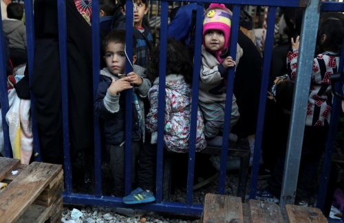 Греция хочет установить барьер в Эгейском море от мигрантов