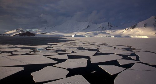 Подводный робот  изучает состояние  антарктического «ледника Судного дня»