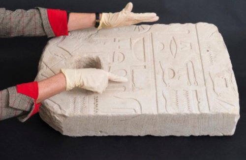 Утреннее купание в море привело к  находке  3400-летнего египетского артефакта