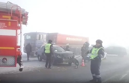 Под Красноярском 29 автомобилей попали в массовое ДТП