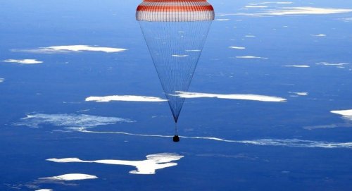 Капсула космического корабля «Союз МС-13»  приземлилась в Казахстане
